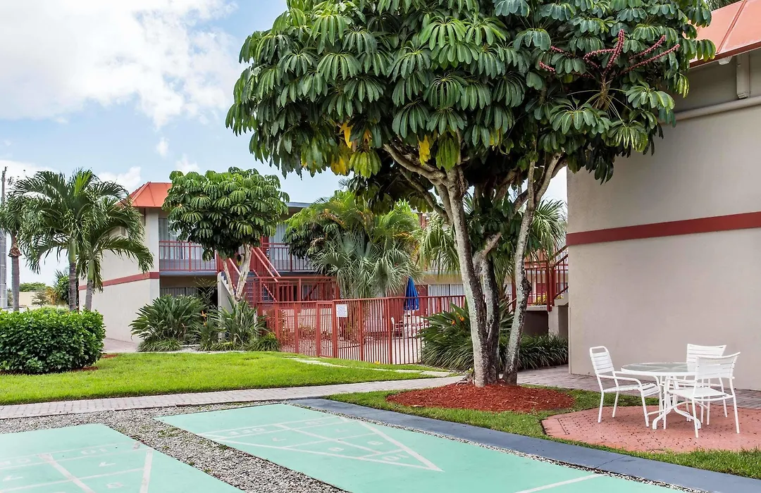 Days Inn By Wyndham West Palm Beach-1