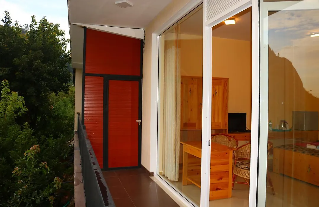 Ella'S Edge Resort-1
