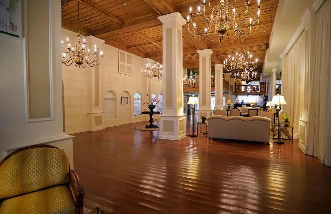 Palm Beach Historic Hotel: Petite Retreat Near Beach-1