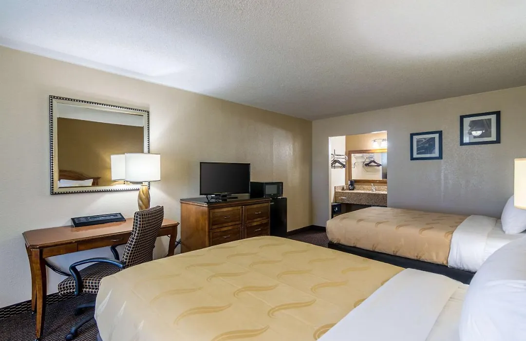 Quality Inn Shawnee I-40-1