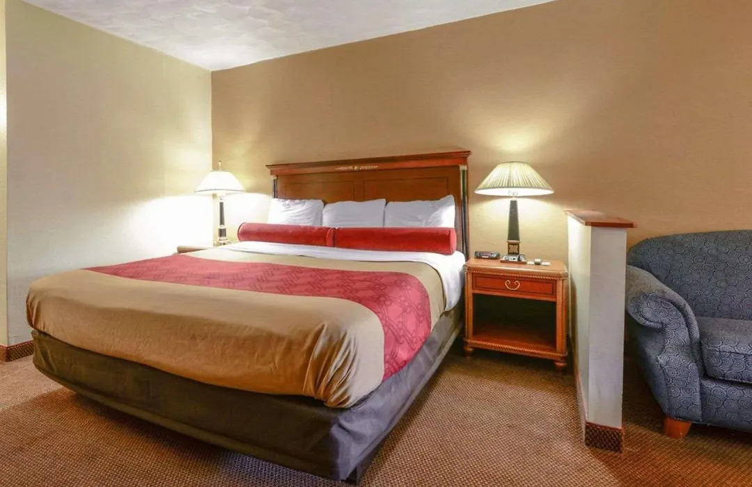 Econo Lodge Inn & Suites Carbondale-1