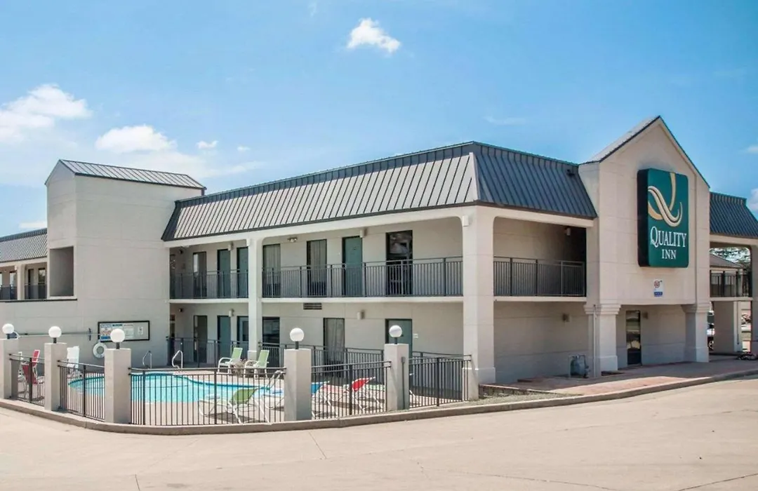 Quality Inn Us65 & E Battlefield Rd Springfield-1