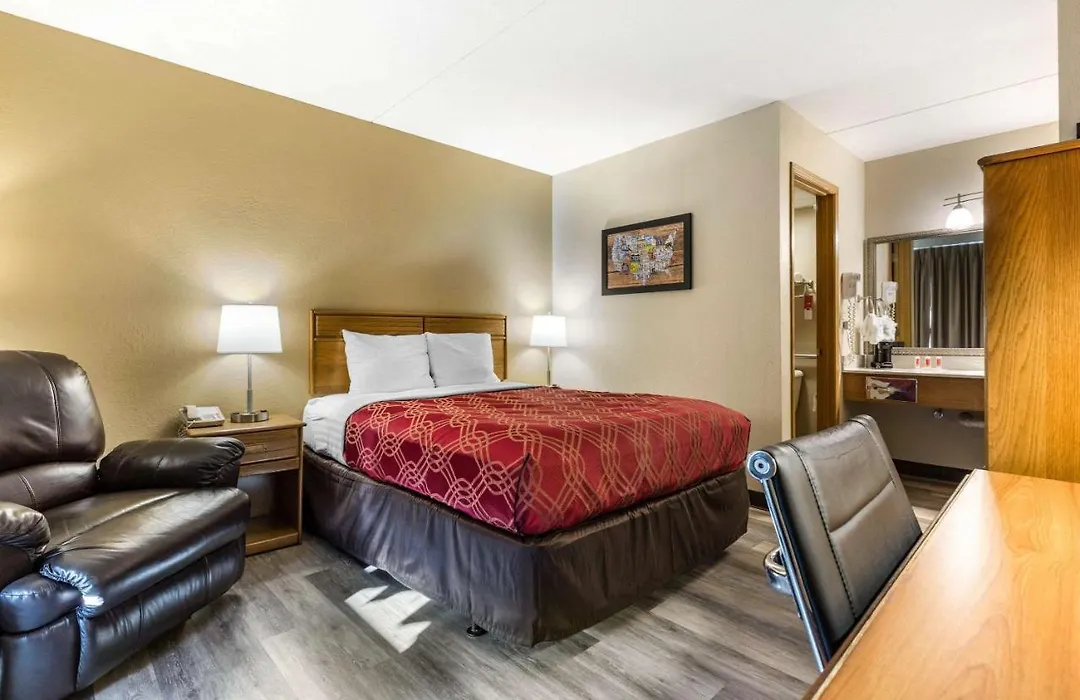 Econo Lodge Inn & Suites Branson Shepherd Of The Hills Expy-1