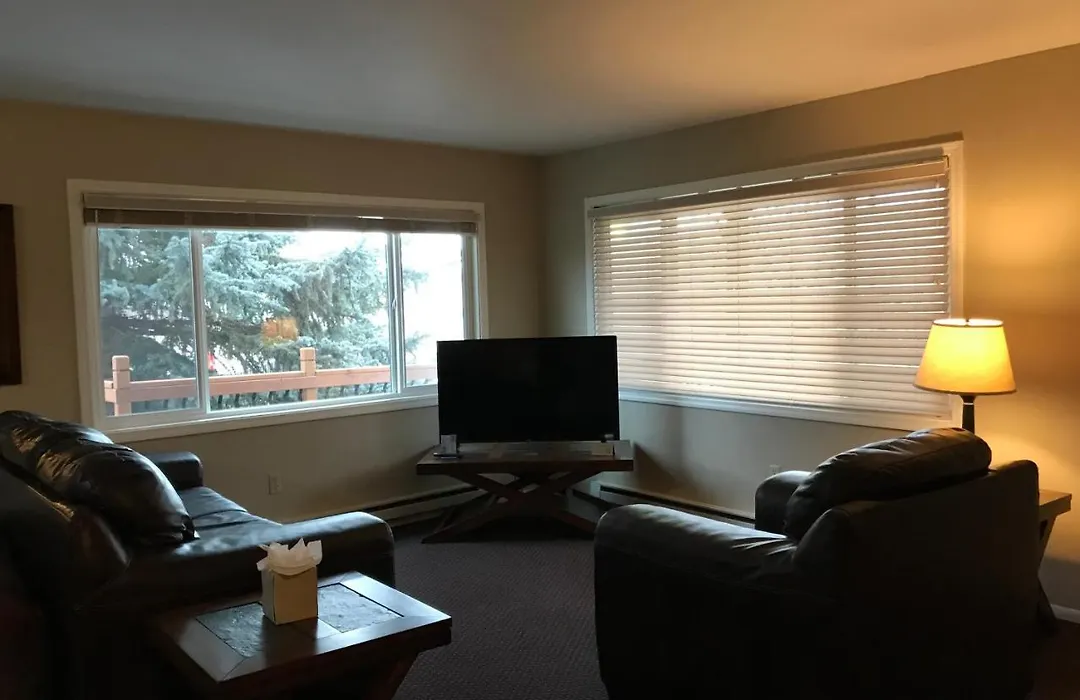 Lakeshore Inn & Suites-1