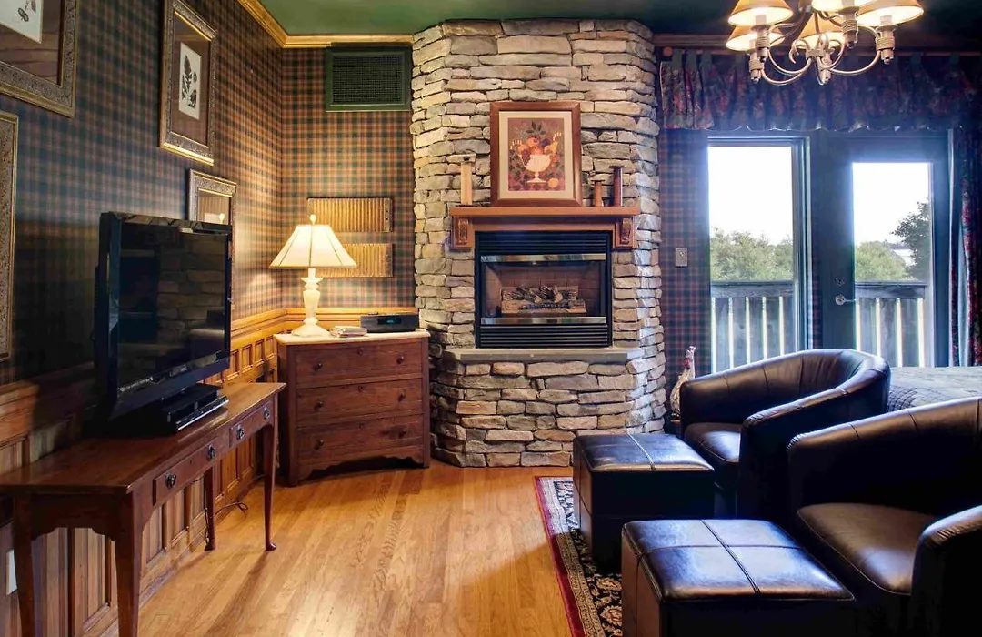 Twin Pine Manor-1