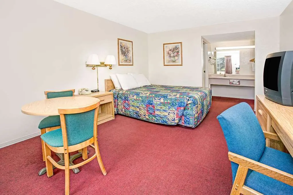 Knights Inn Aurora-1