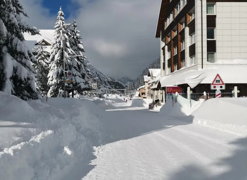 Hotel Piz Badus-1