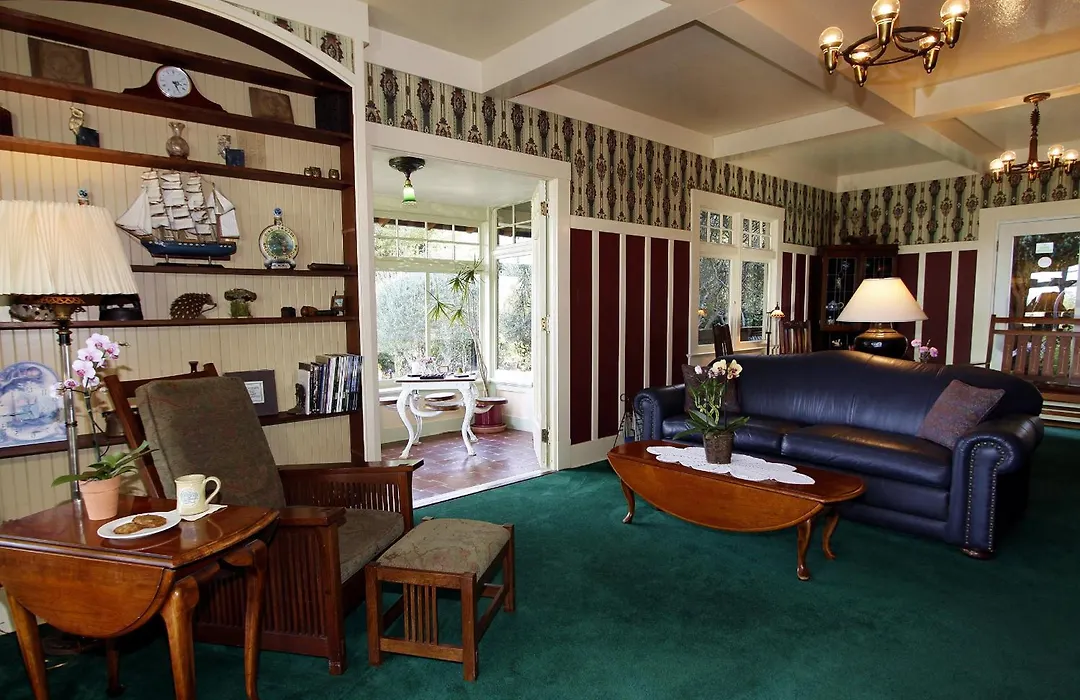 The Jabberwock Bed & Breakfast-1