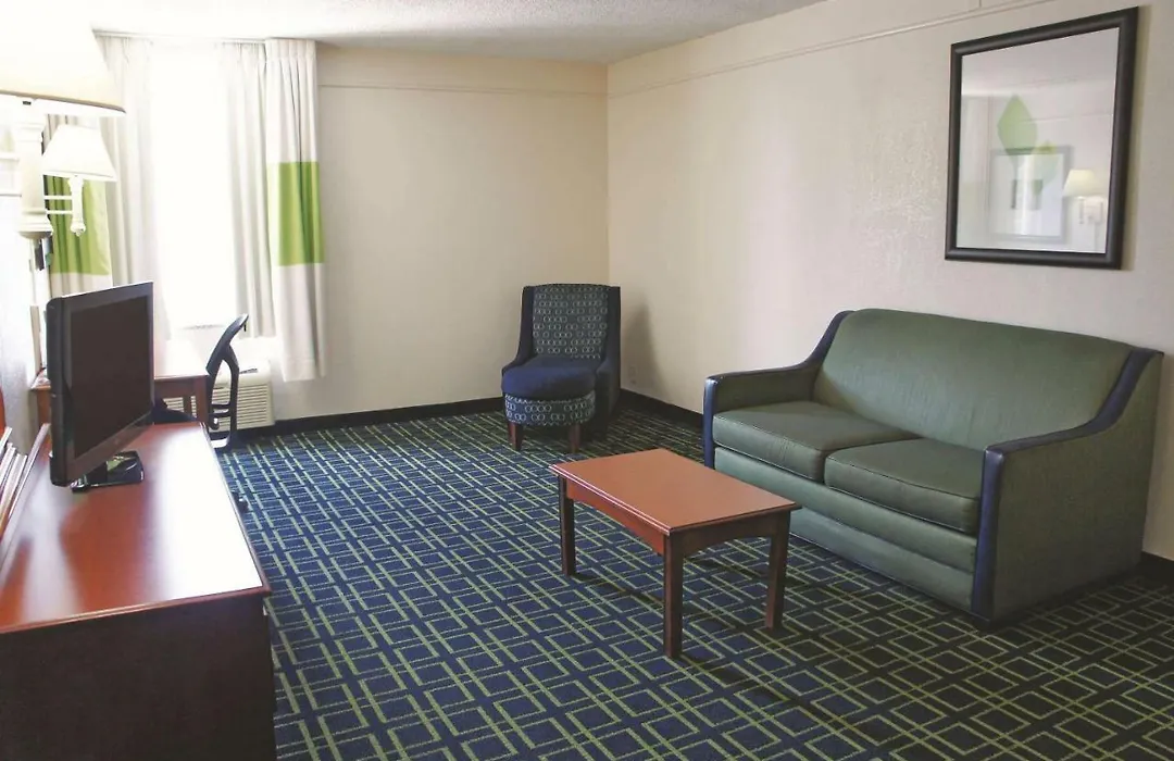 La Quinta Inn & Suites Tulsa-1