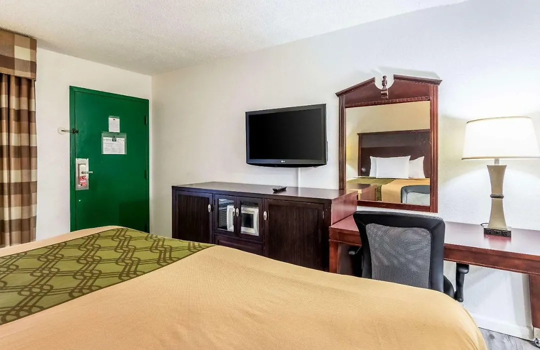 Econo Lodge Inn & Suites Macon North-1