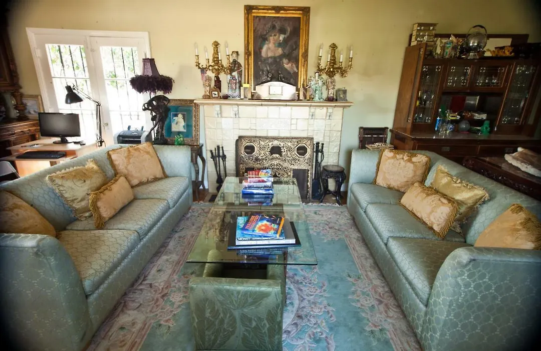 Cinema Suites Bed & Breakfast Hsr19-19-001050-1