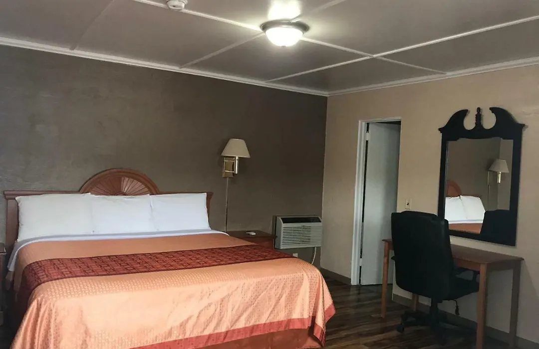 Hilltop Inn-1