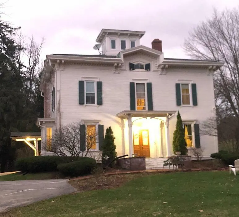 Antique Mansion B & B-1