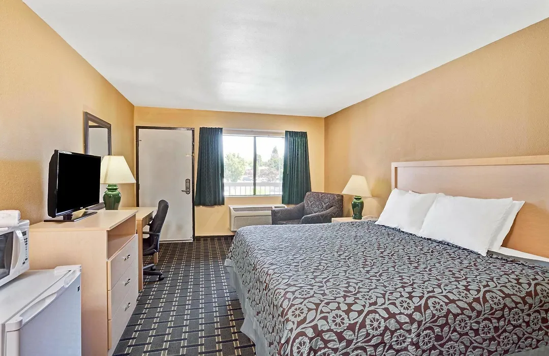 Days Inn By Wyndham Whittier Los Angeles-1