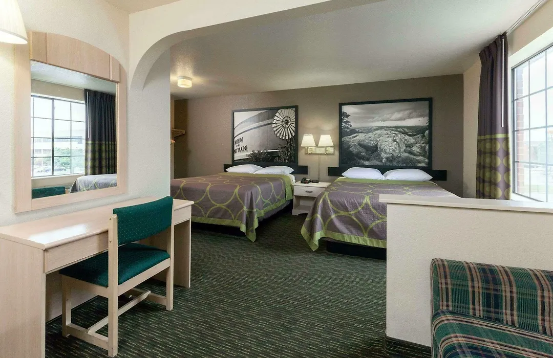 Super 8 By Wyndham Tulsa/Downtown/East-1
