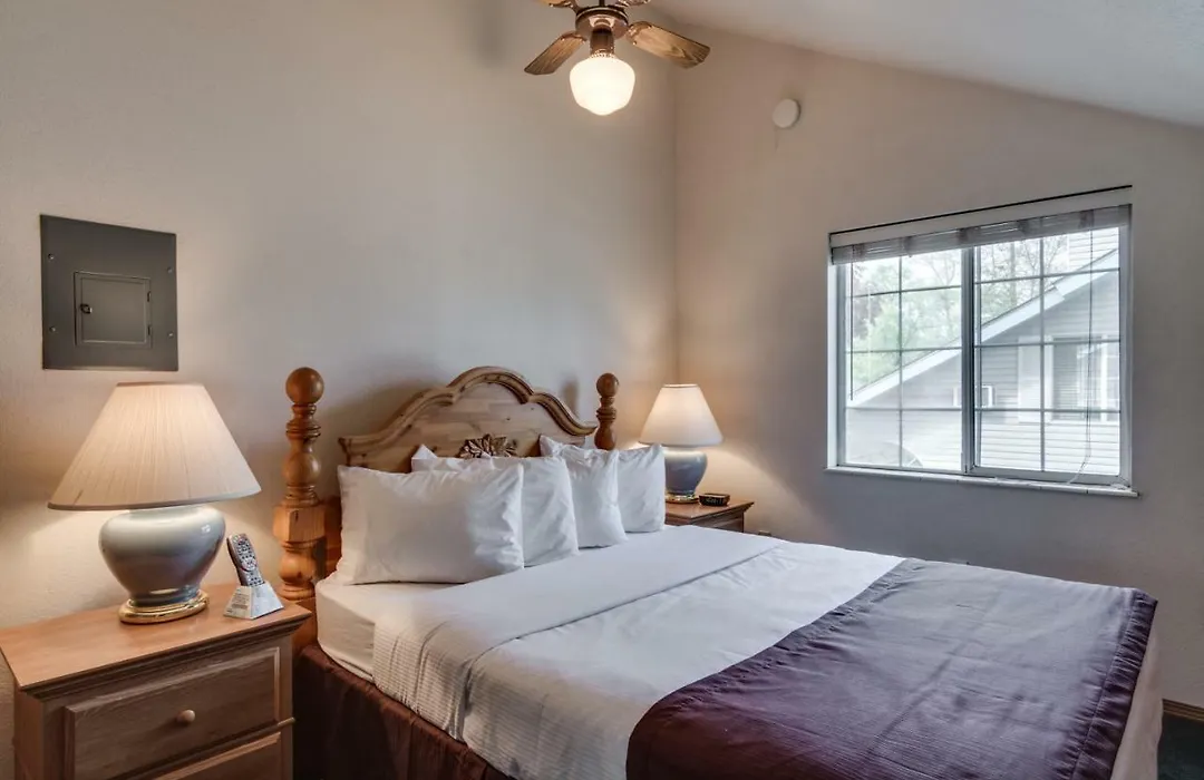 Turning Leaf Townhome Suites-1