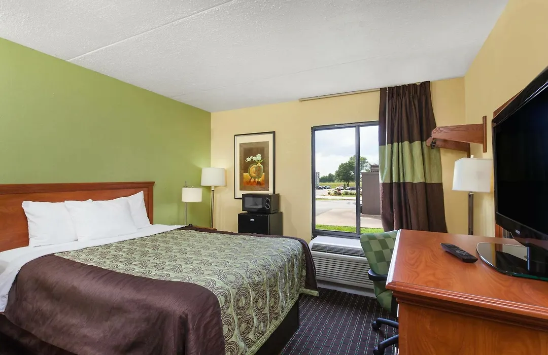 Days Inn By Wyndham Bowling Green-1