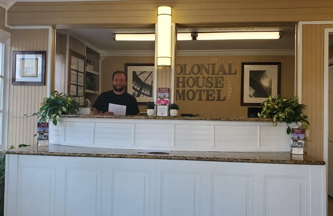 Colonial House Motel-1