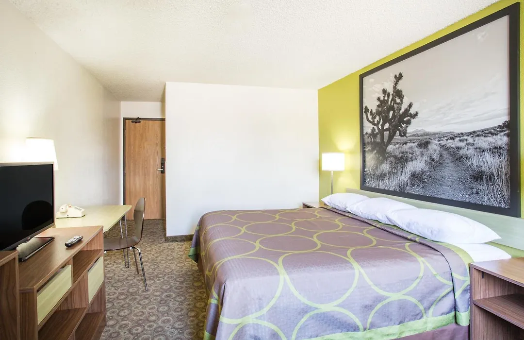 Super 8 By Wyndham Kingman-1