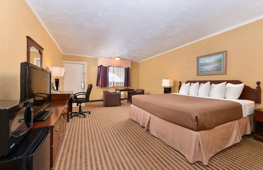 Executive Plus Inn And Suites-1