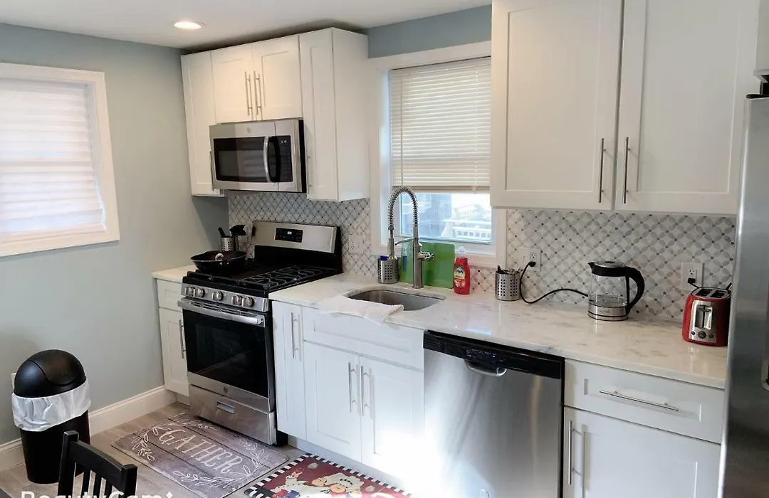 Nice Bedroom Next Fells Point-1