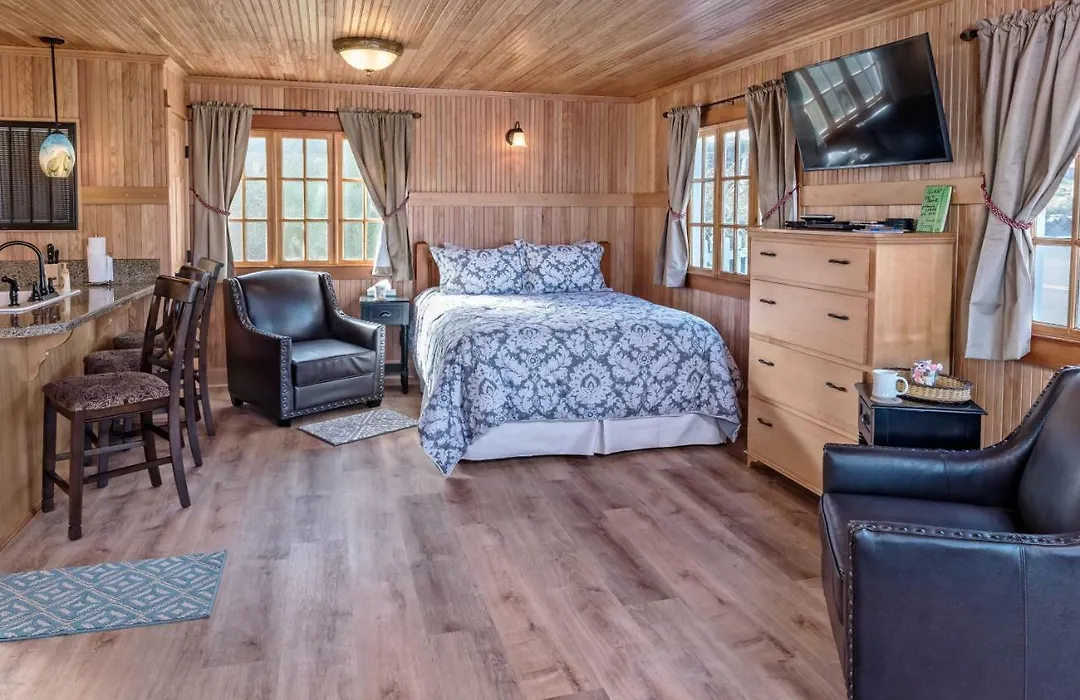 Whistling Winds Motel-1