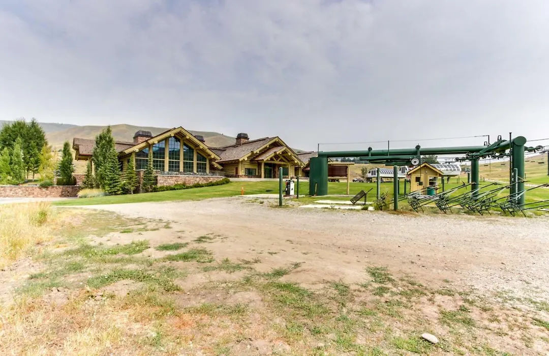 Legends - Simply Perfect Elkhorn Retreat-1