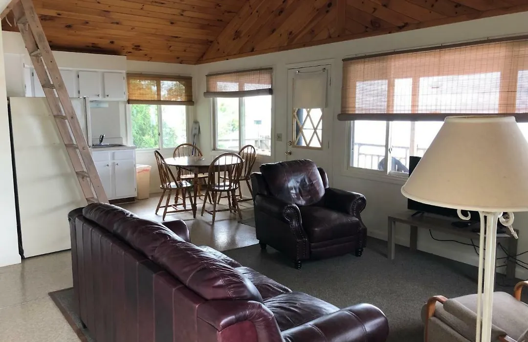 West Winds Motel & Cottages-1