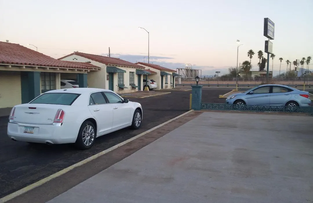 Economy Inn-1