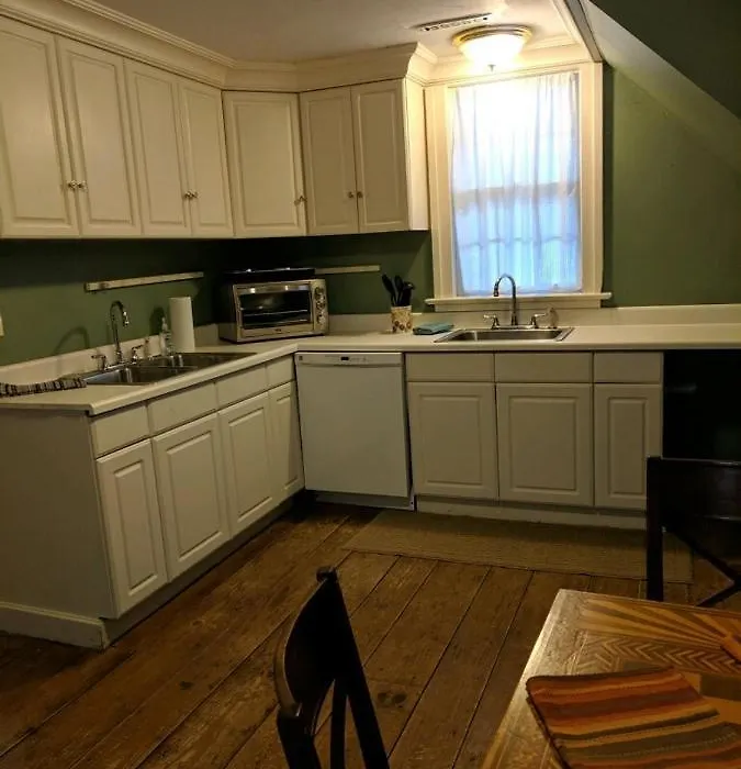 Niagara Mansion Carriage Suite-1