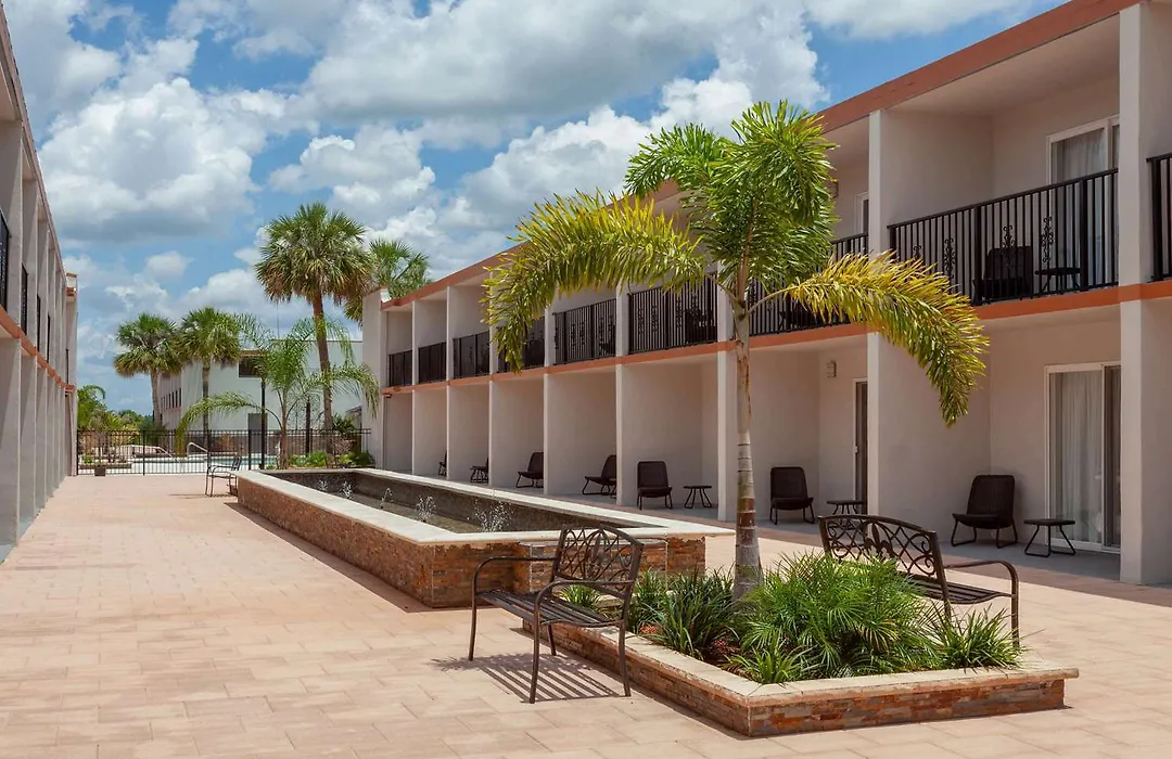 Hawthorn Suites By Wyndham Kissimmee Gateway-1