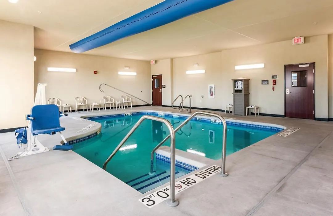 Cobblestone Hotel & Suites Appleton International Airport-1