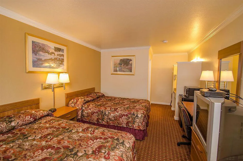 Salinas Inn-1