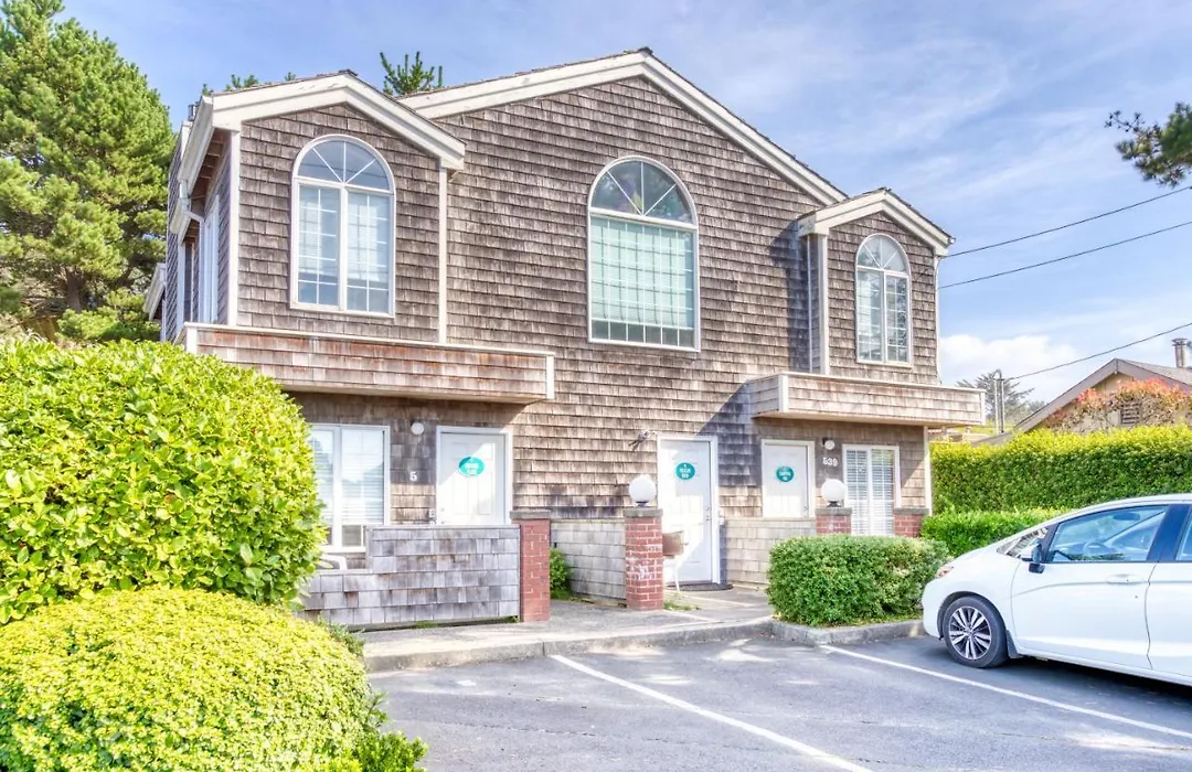 Beaches Inn | Puffins Place Cabana-1