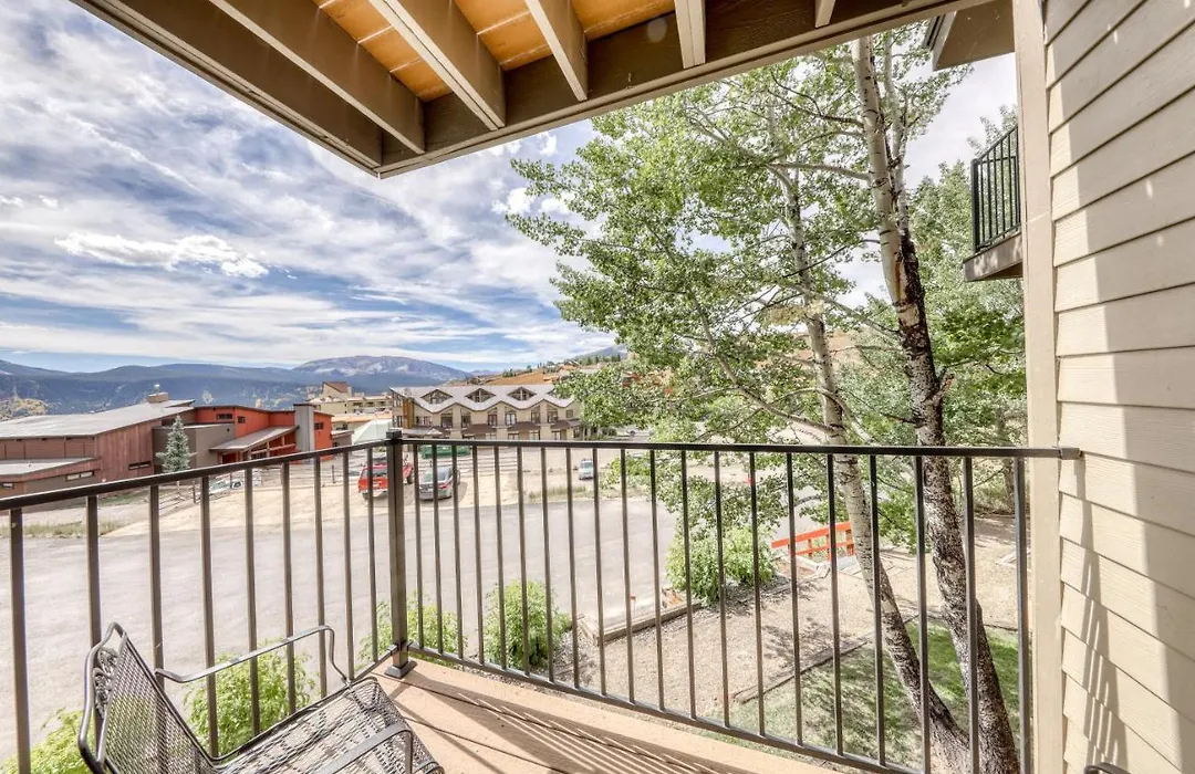 Beautiful Mountain View Condo-1