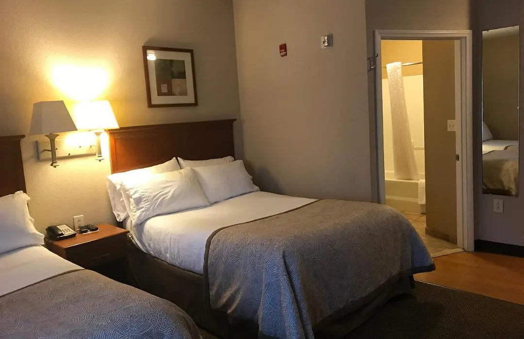 Candlewood Suites Kansas City Airport-1