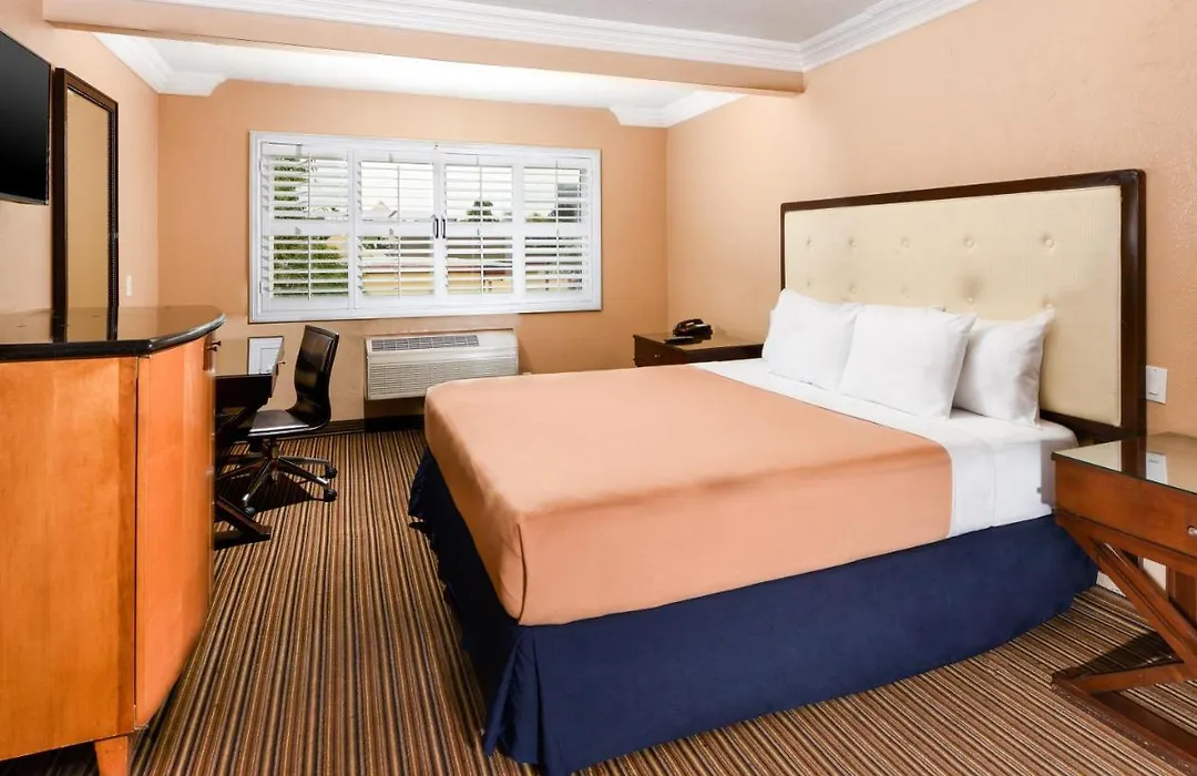 Hollywood Inn Express South-1