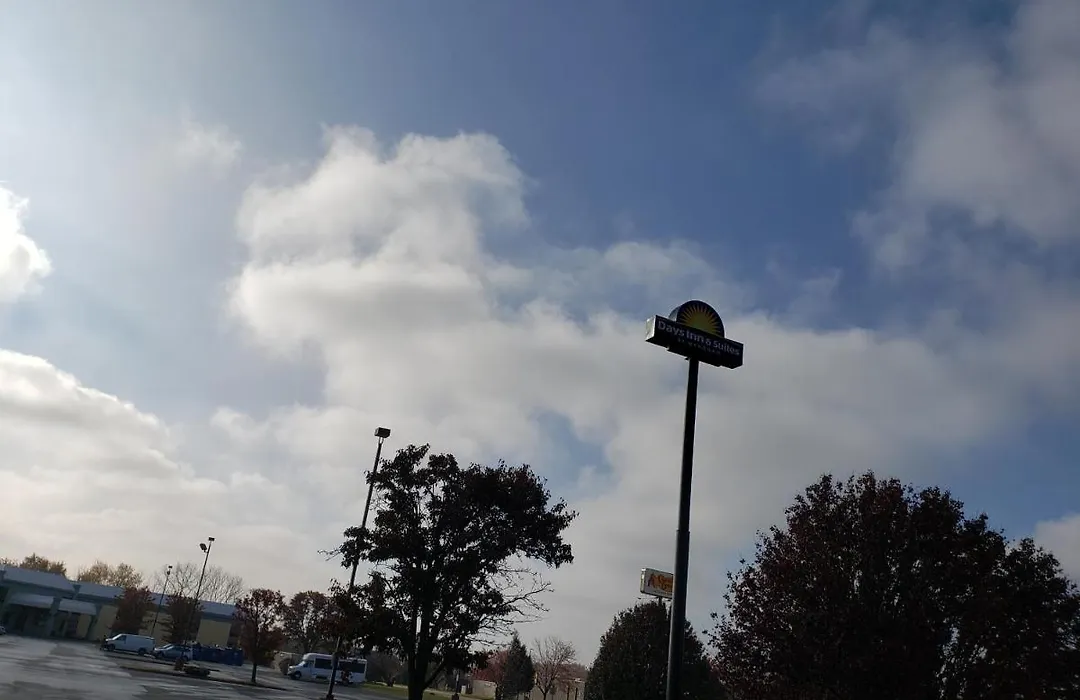 Days Inn & Suites By Wyndham Merrillville-1