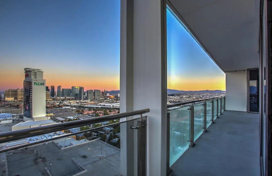 Palms Place Studio With Balcony & Strip View-1
