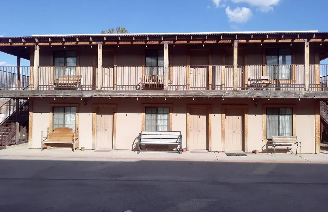 Tombstone Motel-1