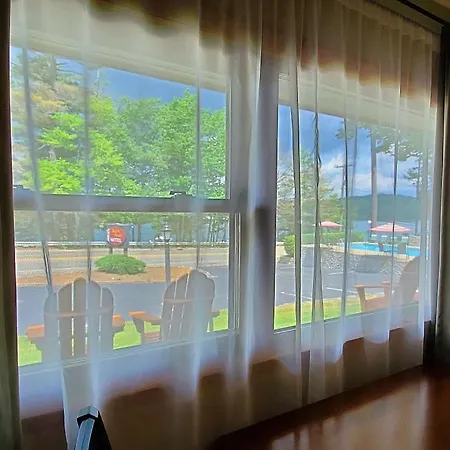 Birch Knoll Motel-2