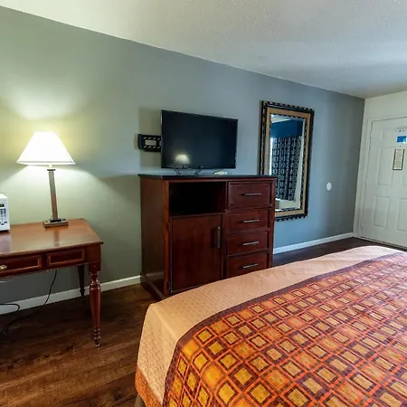 American Inn & Suites Russellville-3