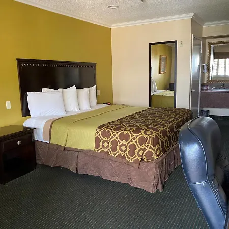 Travelodge By Wyndham Chatsworth-2