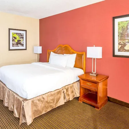 Ramada By Wyndham Salt Lake City North Temple-2