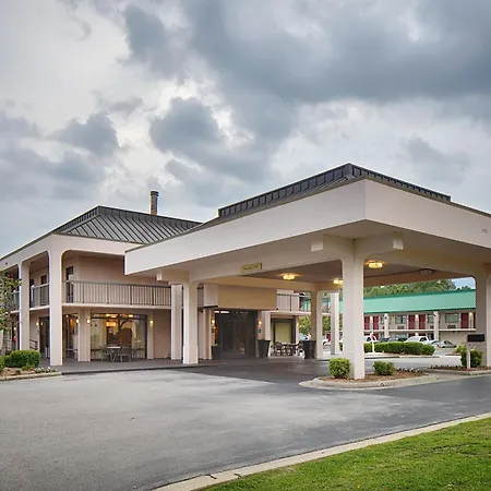 Baymont By Wyndham Fayetteville-3