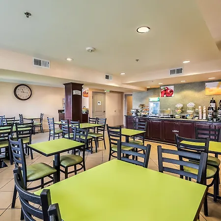 Quality Inn & Suites Reno Airport-3