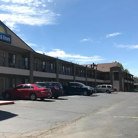 Days Inn & Suites By Wyndham Albuquerque West-2