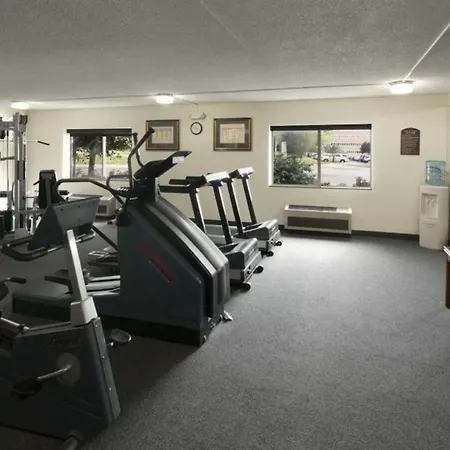 Days Inn & Suites By Wyndham Omaha Ne-2