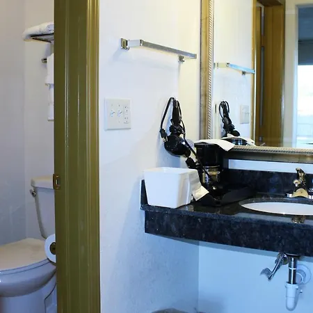 Royal Inn & Suites-2