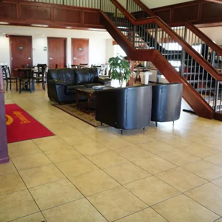 Econo Lodge Inn & Suites Kearney South-3